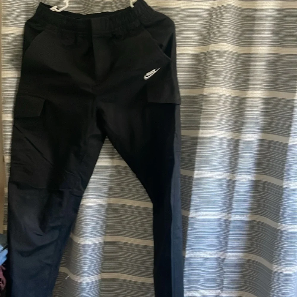 Nike Black Cargo Pants - Picture 2 of 6